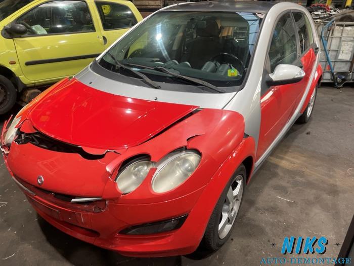 Smart Forfour 1.1 12V Schrottauto (2006, Grau, Rot)