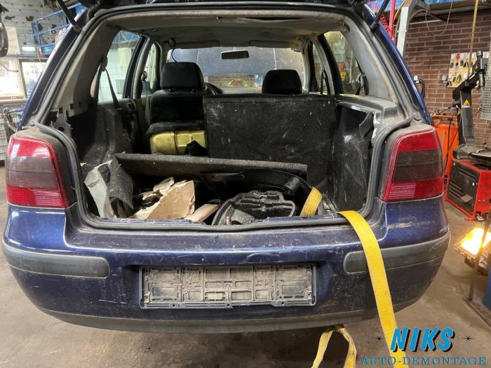Volkswagen Golf IV 1.9 TDI 100 Épave (2001, Foncé, Bleu)