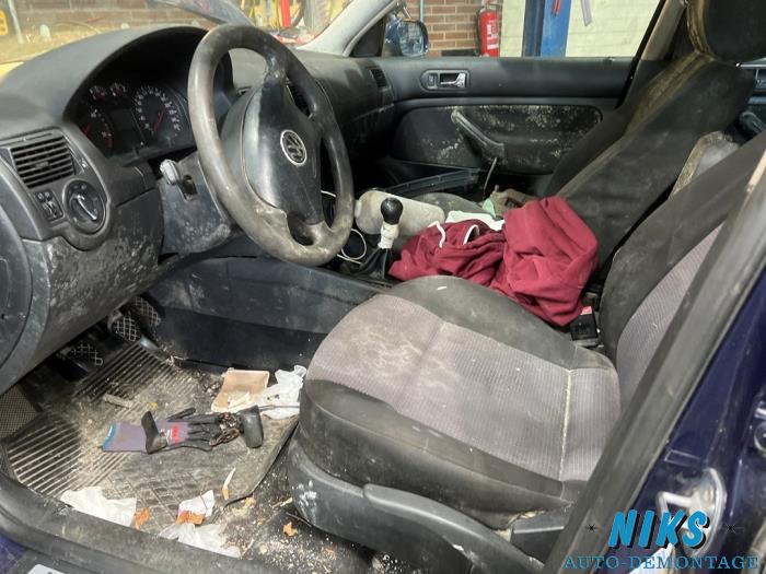 Volkswagen Golf IV 1.9 TDI 100 Épave (2001, Foncé, Bleu)