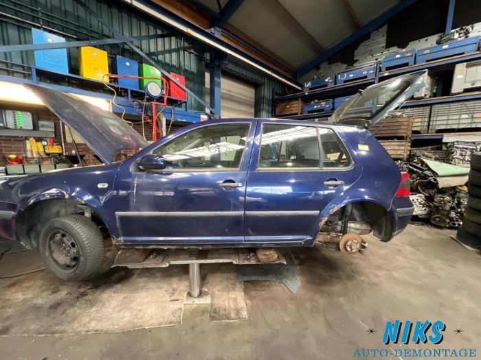 Volkswagen Golf IV 1.9 TDI 100 Épave (2001, Foncé, Bleu)