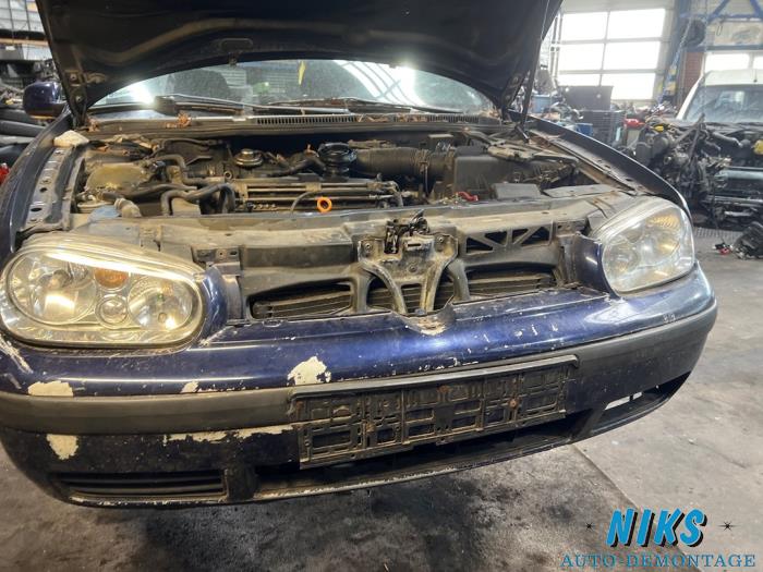 Volkswagen Golf IV 1.9 TDI 100 Épave (2001, Foncé, Bleu)