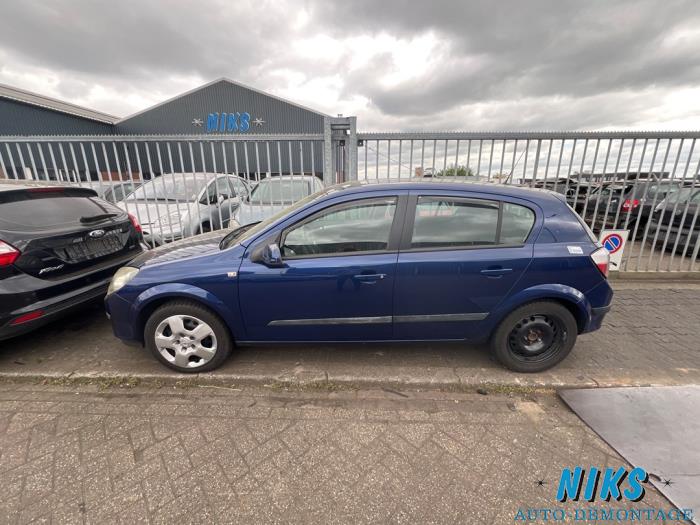 Opel Astra H 1.8 16V Skrotfordon (2005, BLAUW)