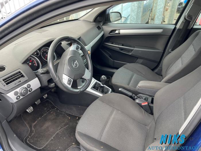 Opel Astra H 1.8 16V Skrotfordon (2005, BLAUW)