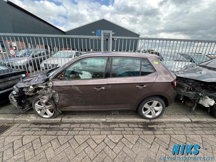 Skoda Fabia III 1.2 TSI 16V Samochód złomowany (2015, Brazowy)