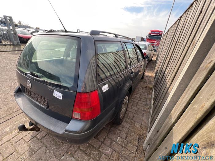 Volkswagen Golf IV Variant 1.9 TDI 100 Schrottauto (2003, Blau)