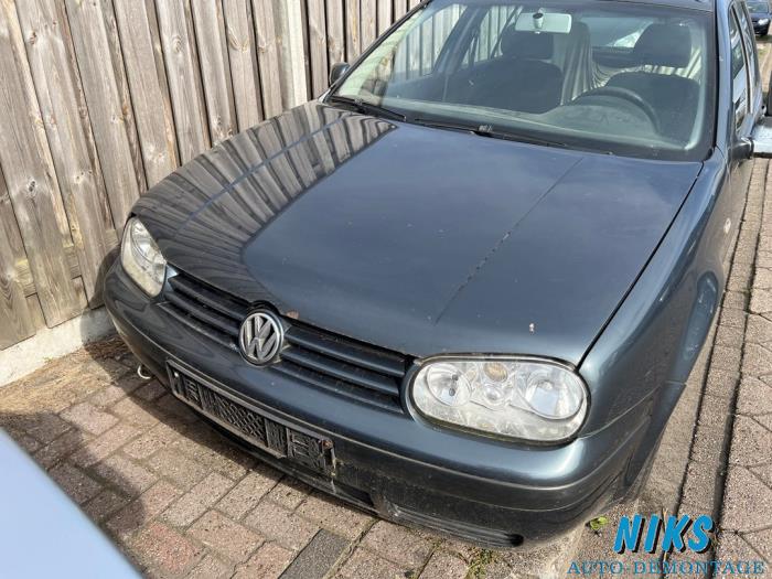 Volkswagen Golf IV Variant 1.9 TDI 100 Schrottauto (2003, Blau)