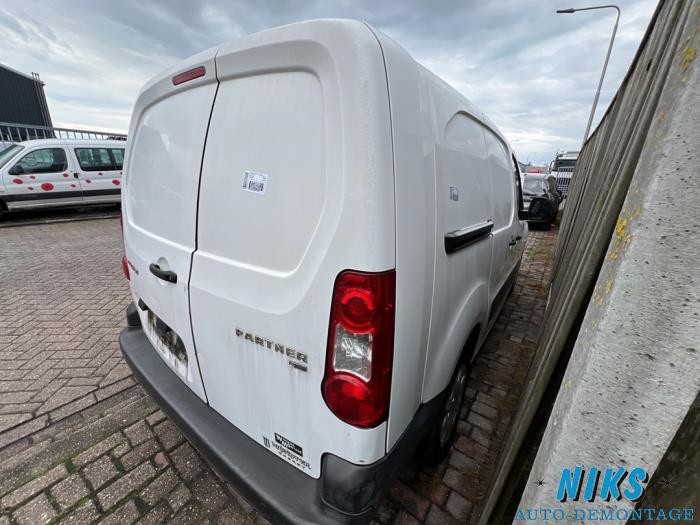 Peugeot Partner 1.6 HDI 90 Vehículo de desguace (2012, Blanco)