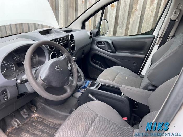 Peugeot Partner 1.6 HDI 90 Vehículo de desguace (2012, Blanco)