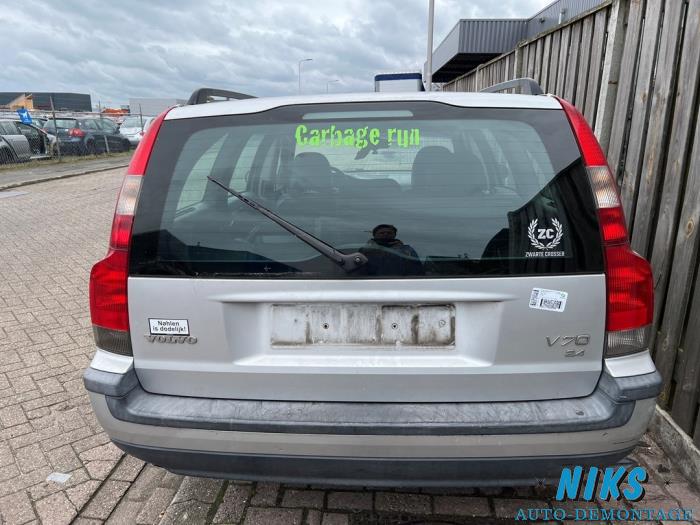Volvo V70 2.4 20V 140 Salvage vehicle (2000, Gray)
