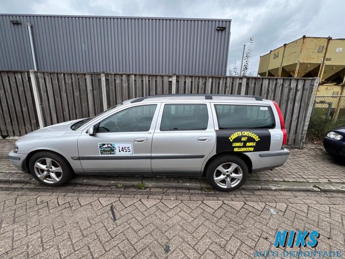 Volvo V70 2.4 20V 140 Salvage vehicle (2000, Gray)