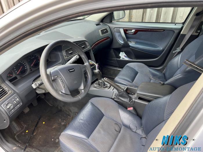 Volvo V70 2.4 20V 140 Salvage vehicle (2000, Gray)