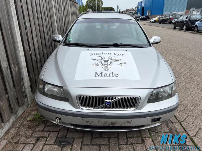 Volvo V70 2.4 20V 140 Salvage vehicle (2000, Gray)