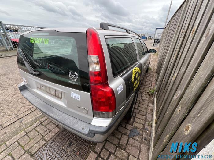 Volvo V70 2.4 20V 140 Salvage vehicle (2000, Gray)