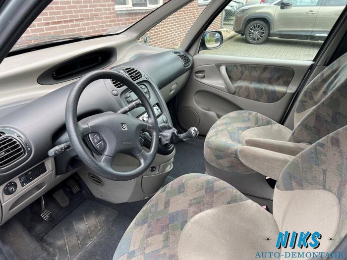 Citroen Xsara Picasso 1.8 16V Vehículo de desguace (2002, Gris)