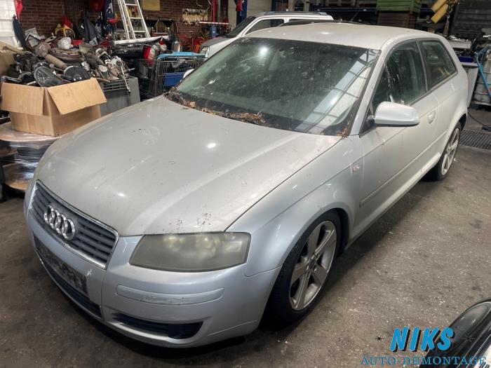 Audi A3 1.6 Épave (2003, Gris)