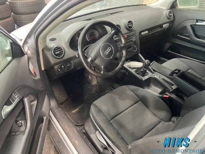 Audi A3 1.6 Épave (2003, Gris)