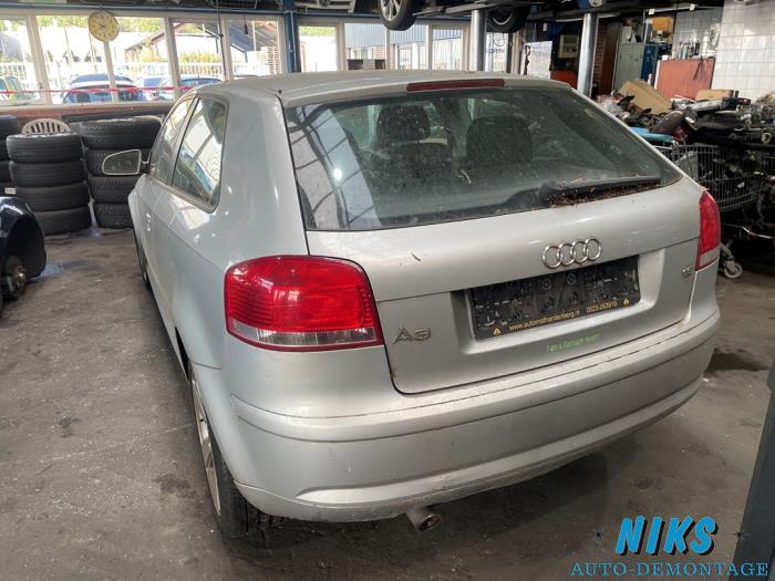 Audi A3 1.6 Épave (2003, Gris)