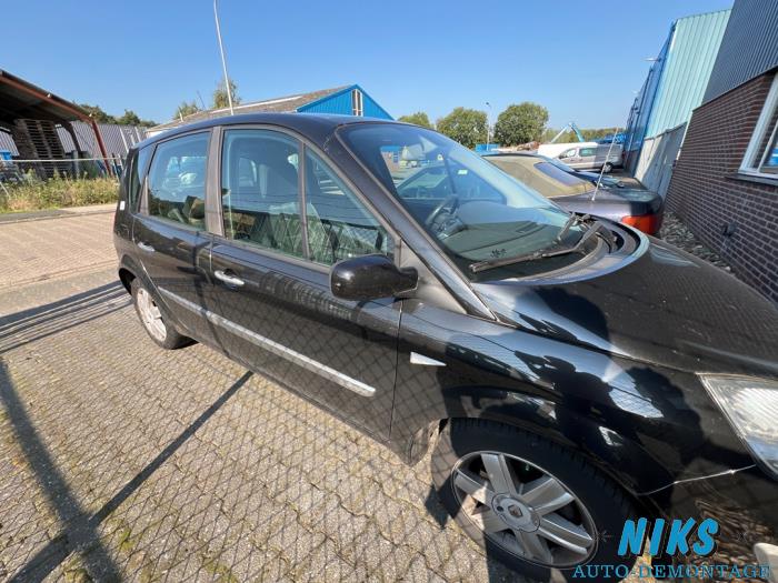 Renault Scénic II 1.6 16V Skrotfordon (2003, ZWART)
