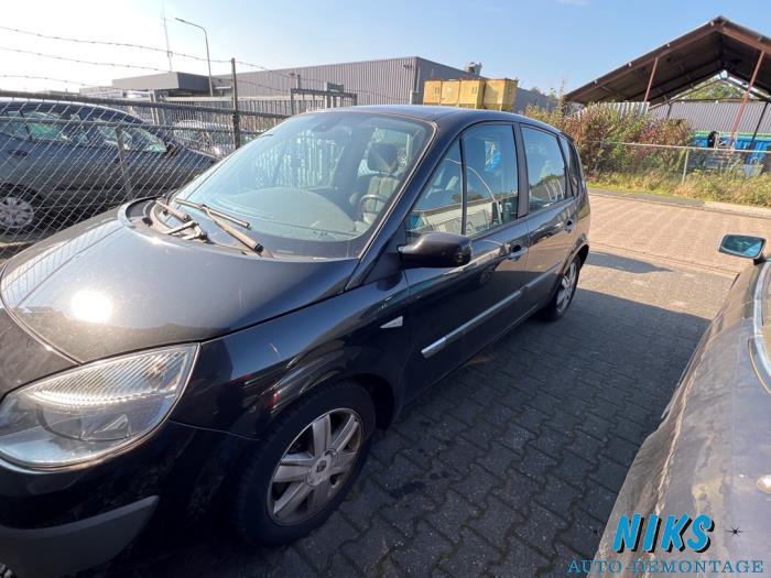 Renault Scénic II 1.6 16V Skrotfordon (2003, ZWART)