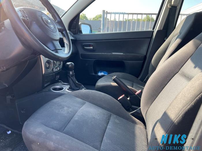 Mazda 2 1.4 16V Skrotfordon (2008, BLAUW)