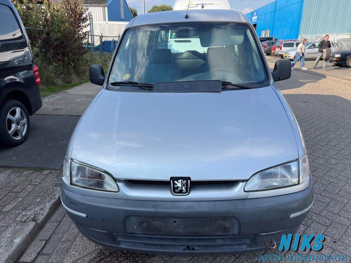 Peugeot Partner Combispace 1.8 Skrotfordon (1999, GRIJS)