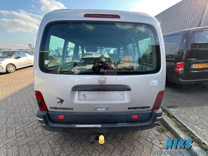 Peugeot Partner Combispace 1.8 Skrotfordon (1999, GRIJS)