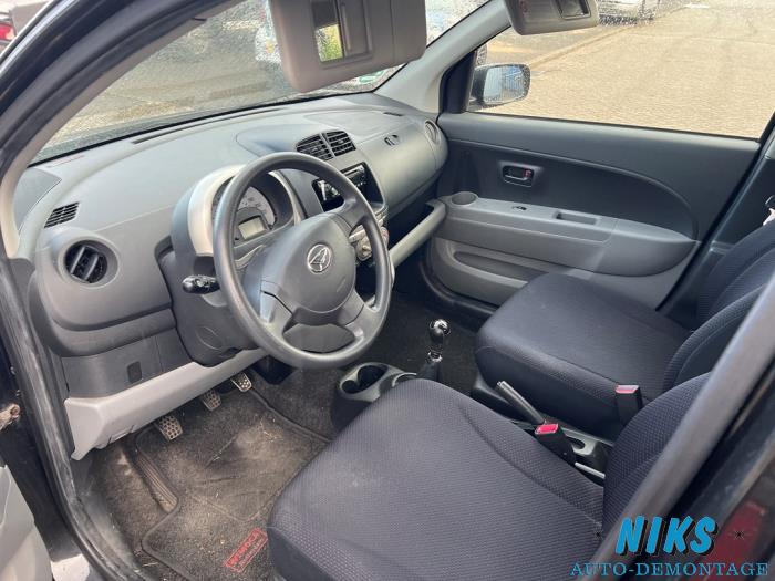 Daihatsu Sirion 2 1.0 12V DVVT Skrotfordon (2007, ZWART)