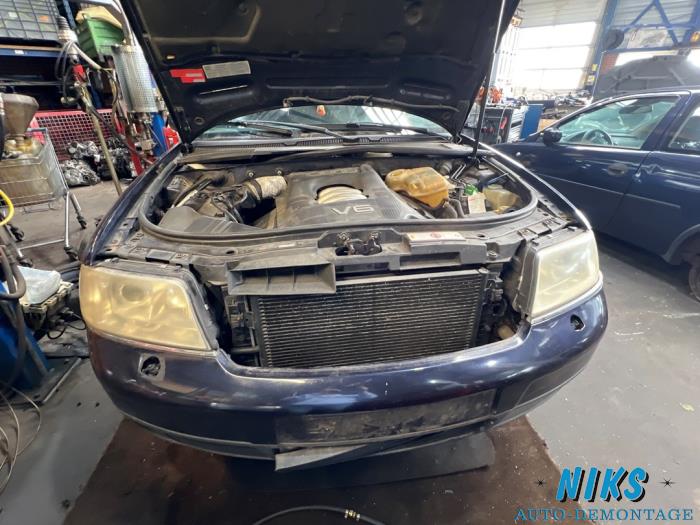 Audi A6 2.4 V6 30V Skrotfordon (1999, BLAUW)