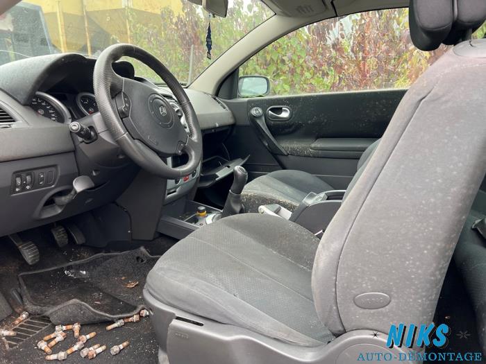 Renault Megane II CC 1.6 16V Schrottauto (2004, Grau)