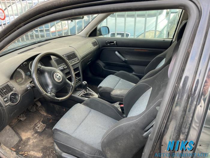Volkswagen Golf IV 1.6 16V Skrotfordon (2003, ZWART)