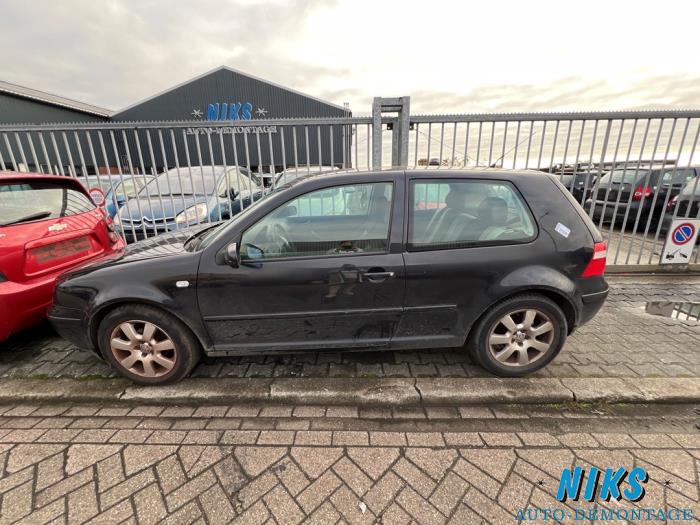 Volkswagen Golf IV 1.6 16V Skrotfordon (2003, ZWART)