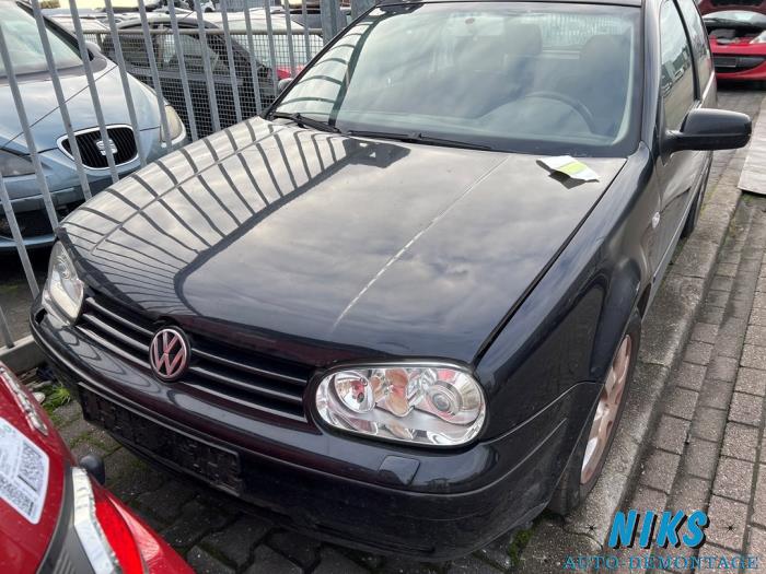 Volkswagen Golf IV 1.6 16V Skrotfordon (2003, ZWART)