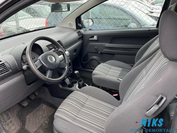 Volkswagen Fox 1.2 Skrotfordon (2005, ZWART)