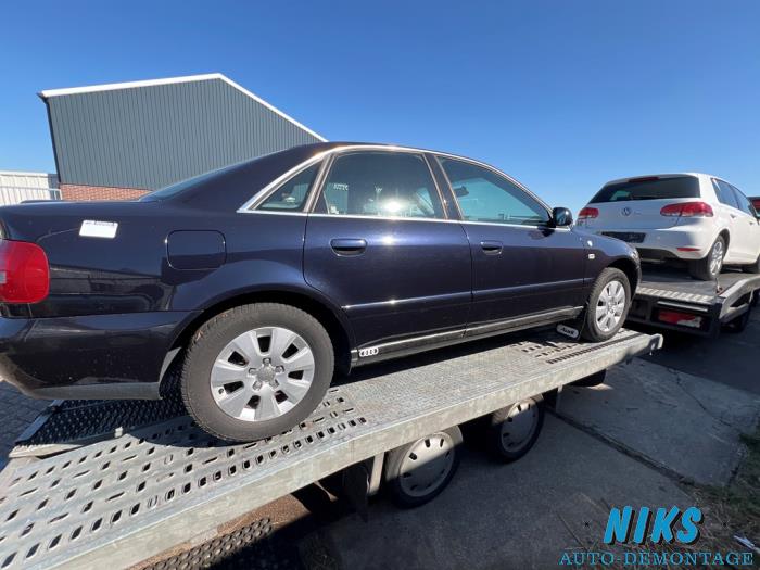 Audi A4 1.6 Vehículo de desguace (2000, Azul)
