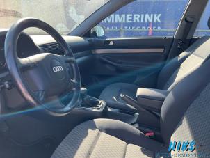 Audi A4 1.6 Vehículo de desguace (2000, Azul)