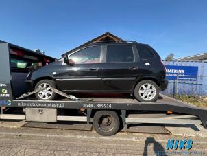 Hyundai Matrix 1.8 16V Samochód złomowany (2007, Czarny)