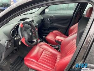 Alfa Romeo 147 1.6 HP Twin Spark 16V Vehículo de desguace (2003, Negro)
