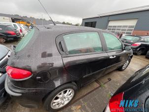 Alfa Romeo 147 1.6 HP Twin Spark 16V Vehículo de desguace (2003, Negro)