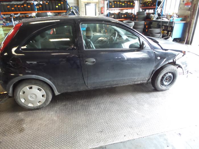 Opel Corsa C 1.2 16V Épave (2004, Noir)