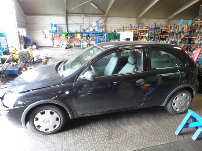 Opel Corsa C 1.2 16V Épave (2004, Noir)