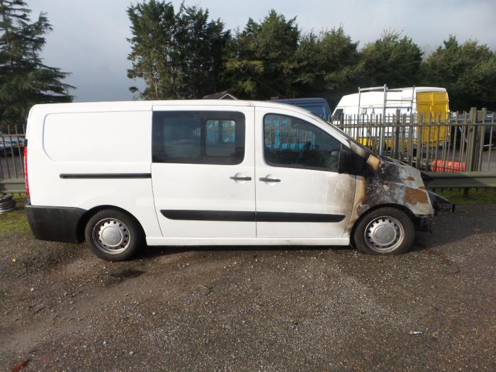 Peugeot Expert 2.0 HDi 140 16V Salvage vehicle (2011)