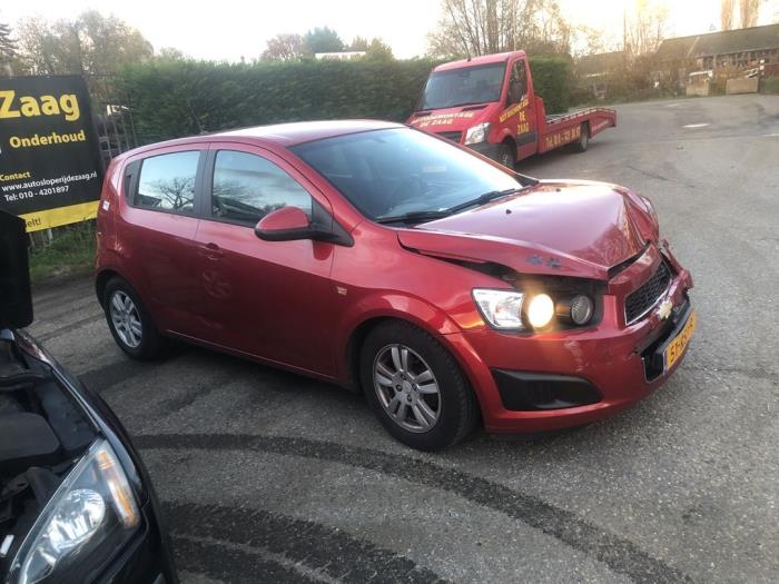 Chevrolet Aveo 1.2 16V Salvage vehicle (2011, Red)