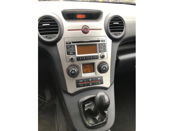 Kia Carens III 2.0i CVVT 16V Skrotfordon (2010, GRIJS)