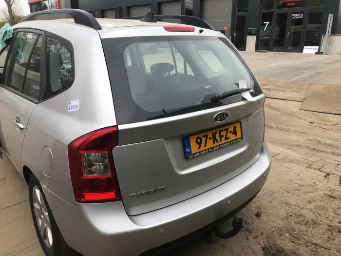 Kia Carens III 2.0i CVVT 16V Skrotfordon (2010, GRIJS)