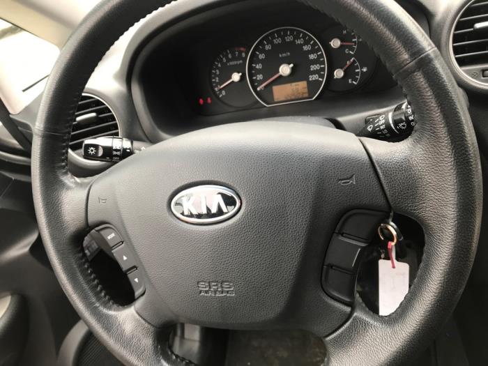 Kia Carens III 2.0i CVVT 16V Skrotfordon (2010, GRIJS)