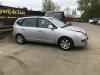 Kia Carens III 2.0i CVVT 16V Skrotfordon (2010, GRIJS)
