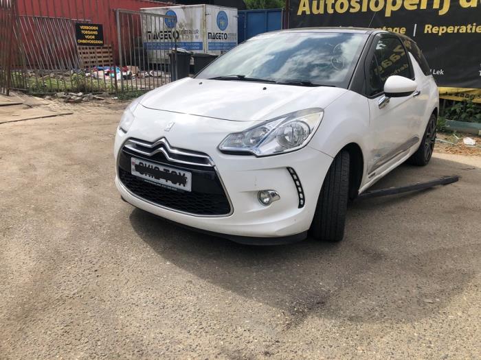 Citroen DS3 1.6 16V VTS THP 155 Schrottauto (2012, Weiß)
