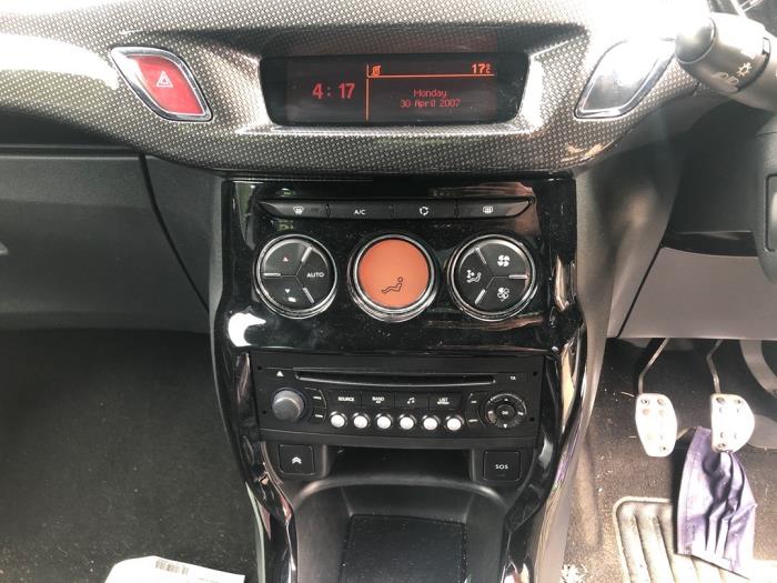 Citroen DS3 1.6 16V VTS THP 155 Schrottauto (2012, Weiß)