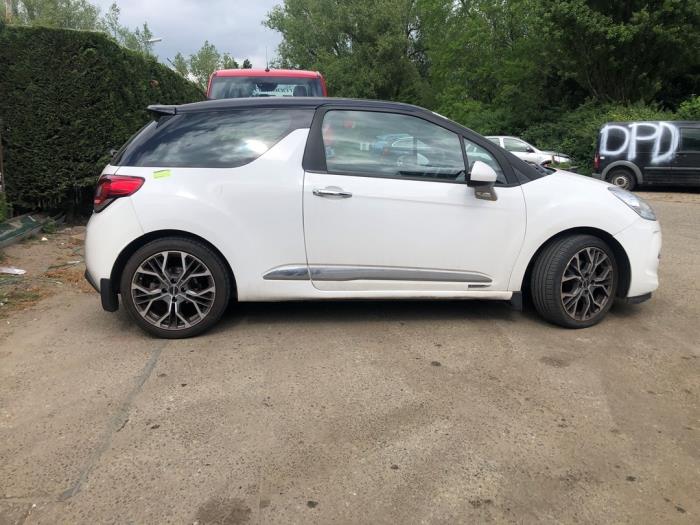 Citroen DS3 1.6 16V VTS THP 155 Schrottauto (2012, Weiß)