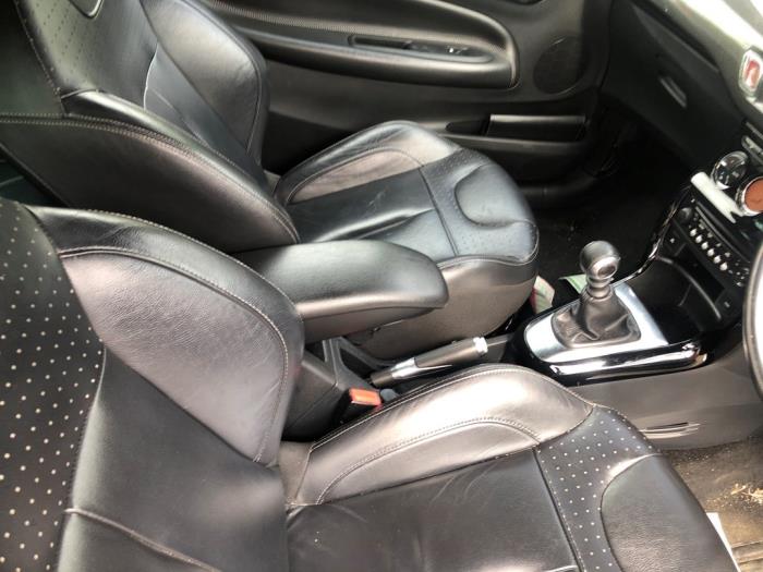 Citroen DS3 1.6 16V VTS THP 155 Schrottauto (2012, Weiß)